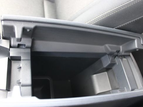 Used 2024 Nissan Rogue SV AWD/4WD image 43