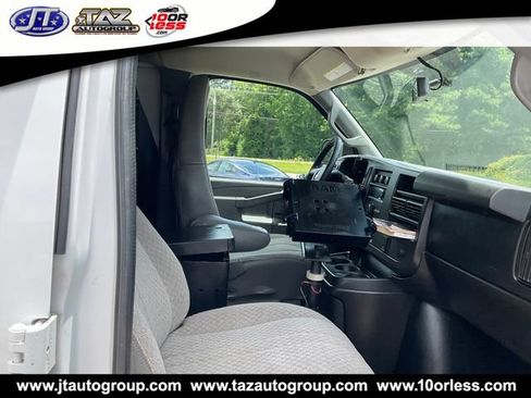 Used 2016 Chevrolet Express 2500 RWD image 12