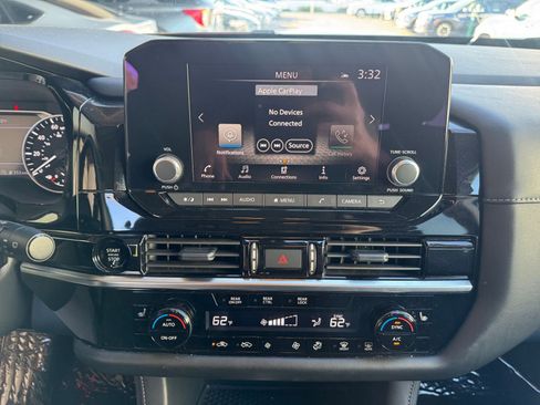 Used 2025 Nissan Pathfinder SV image 18