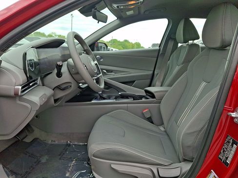 Used 2024 Hyundai Elantra SEL FWD image 13