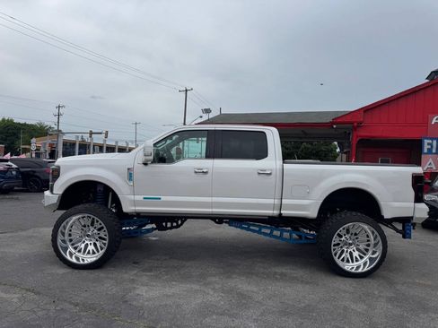 Used 2017 Ford F250 Platinum w/ Platinum Ultimate Package AWD/4WD image 7