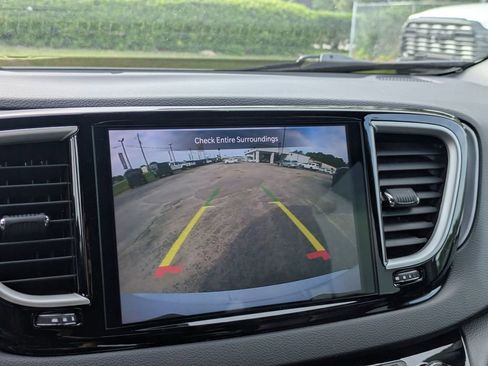 Used 2025 Chrysler Pacifica Select FWD image 22