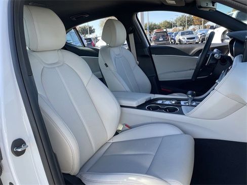 Used 2025 Genesis G70 2.5T image 25