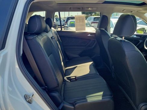Used 2023 Volkswagen Tiguan SE w/ Panoramic Sunroof Package FWD image 9