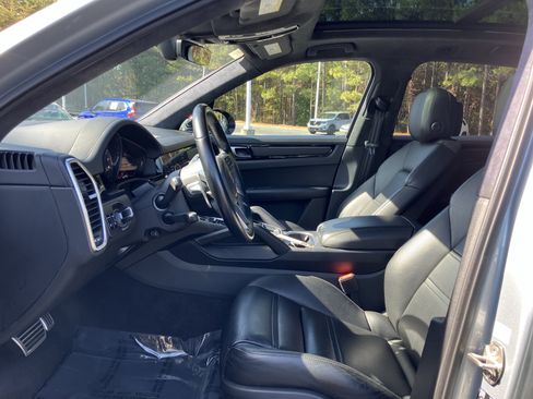 Used 2021 Porsche Cayenne GTS image 16