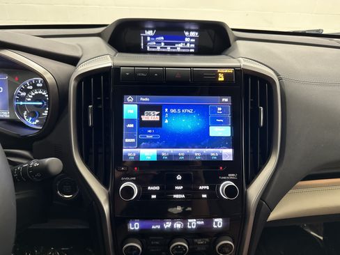 Used 2022 Subaru Ascent Touring AWD/4WD image 23