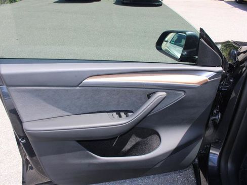 Used 2024 Tesla Model Y Long Range AWD/4WD image 11