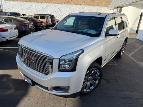 Used 2015 GMC Yukon Denali w/ Touring Package image 2