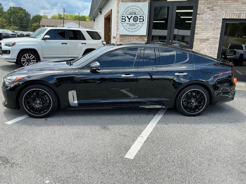 Used 2018 Kia Stinger Premium RWD image 2