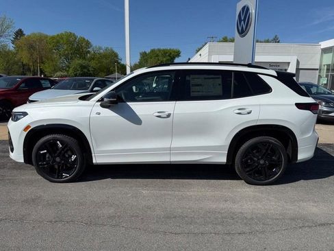 New 2026 Volkswagen Tiguan SE R-Line AWD/4WD image 2