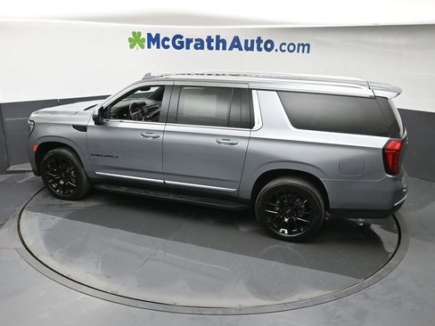 Used 2023 GMC Yukon XL Denali w/ Advanced Technology Package AWD/4WD image 28