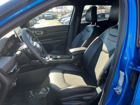 Used 2025 Jeep Compass Trailhawk image 35