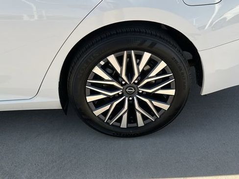 Used 2025 Nissan Altima 2.5 SV image 21