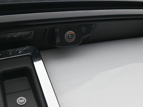 Used 2025 Land Rover Range Rover Velar Dynamic SE image 37