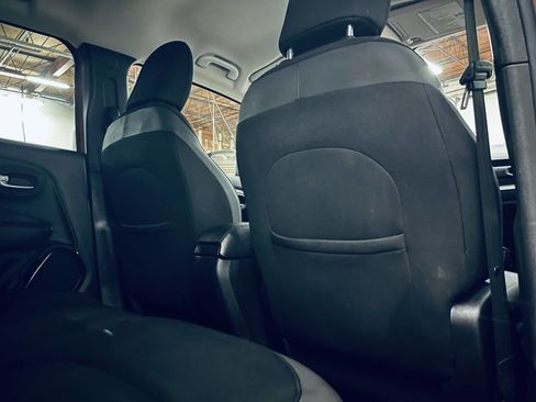 Used 2017 Jeep Renegade Altitude w/ Safety & Security Group FWD image 22