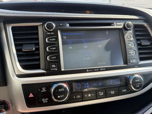 Used 2016 Toyota Highlander Limited AWD/4WD image 28