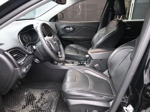 Used 2021 Jeep Cherokee Trailhawk w/ Premium Leather Package image 17