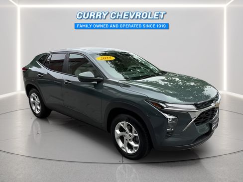 Used 2025 Chevrolet Trax LS w/ LS Convenience Package FWD image 1