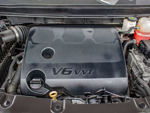 Used 2020 Chevrolet Traverse LT FWD image 34