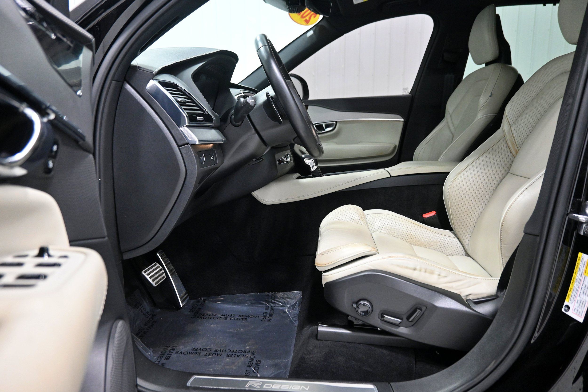 Used 2020 Volvo XC90 T6 R-Design w/ Protection Package Premier AWD/4WD image 5