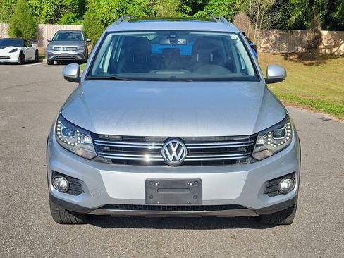 Used 2017 Volkswagen Tiguan SEL image 2