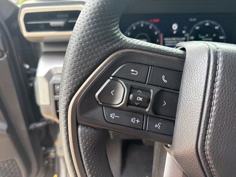 Used 2025 Toyota Tacoma SR5 AWD/4WD image 22