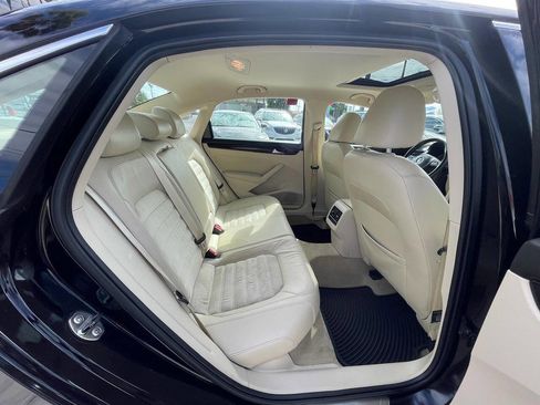 Used 2014 Volkswagen Passat 1.8T SEL Premium image 8