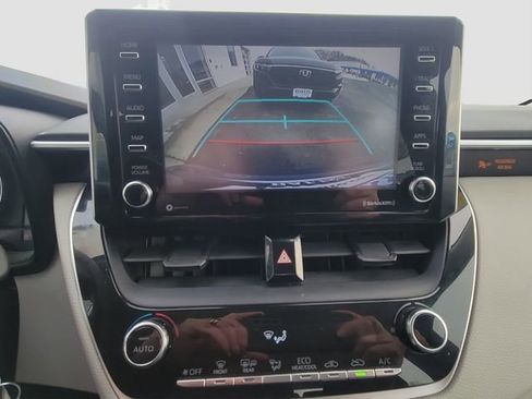 Used 2021 Toyota Corolla LE image 15