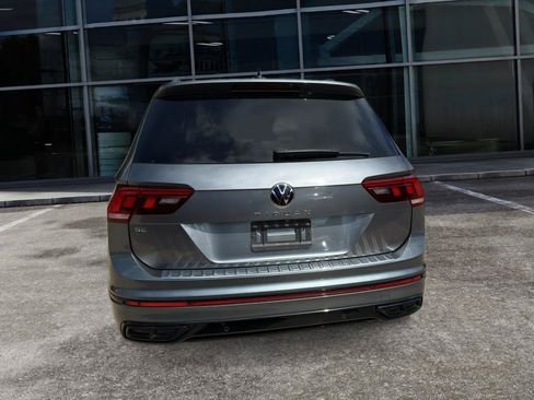 Used 2022 Volkswagen Tiguan SE R-Line FWD image 6