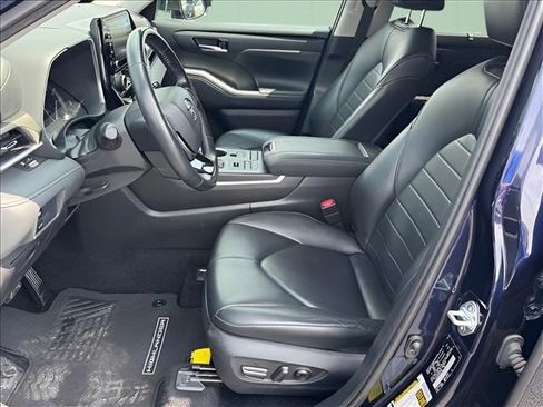 Used 2021 Toyota Highlander XLE AWD/4WD image 5