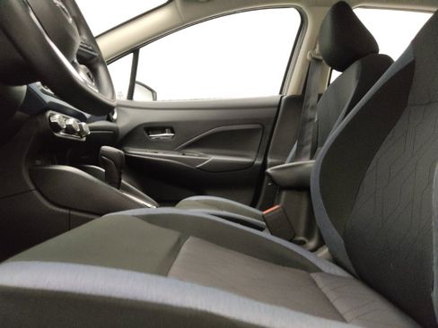 Used 2025 Nissan Versa SV FWD image 18