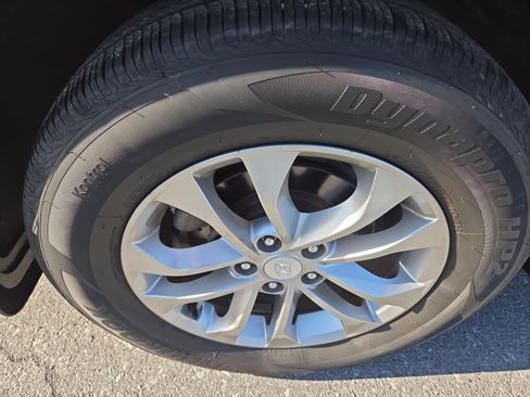 Used 2019 Hyundai Santa Fe SE image 10