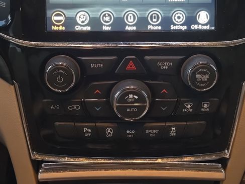 Used 2022 Jeep Grand Cherokee Laredo E image 18