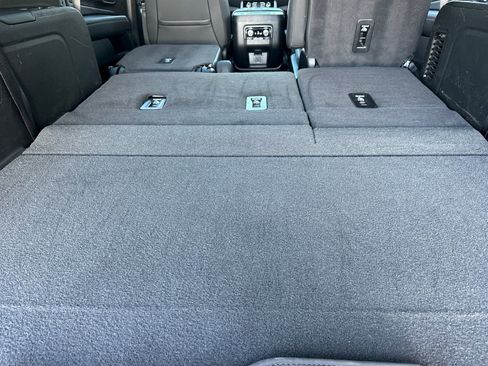 Used 2024 GMC Yukon XL Denali AWD/4WD image 17