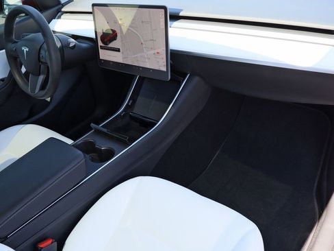 Used 2021 Tesla Model Y Long Range AWD/4WD image 27
