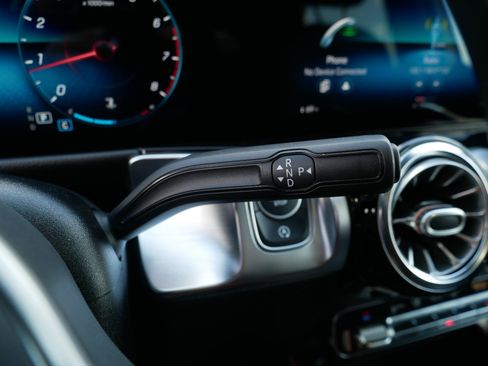Used 2021 Mercedes-Benz GLB 250 4MATIC image 24