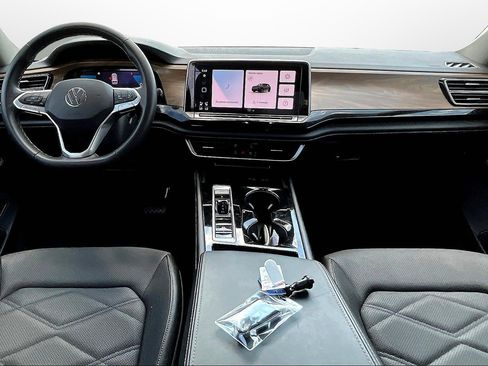 Used 2024 Volkswagen Atlas SE image 14