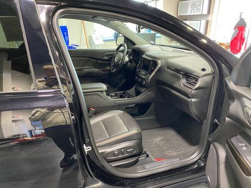 Used 2022 GMC Acadia AT4 w/ Technology Package image 17