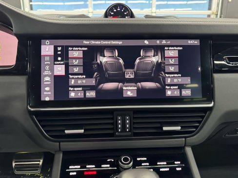 Used 2019 Porsche Cayenne S image 37