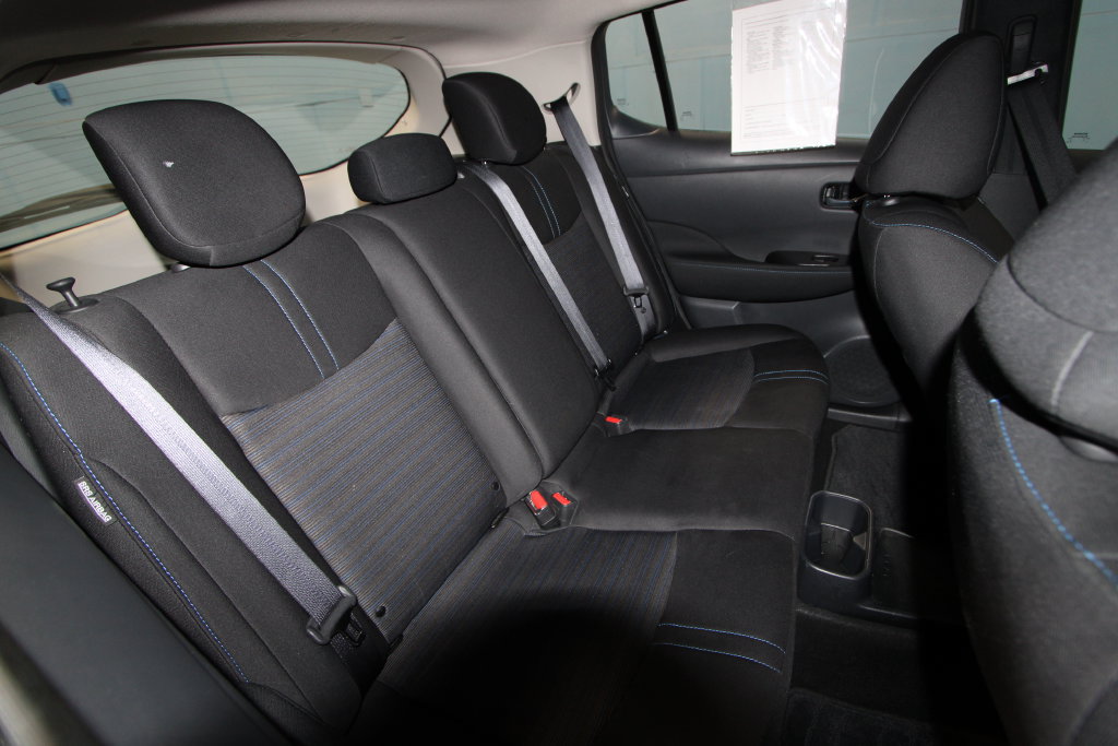 Used 2025 Nissan Leaf S FWD image 21