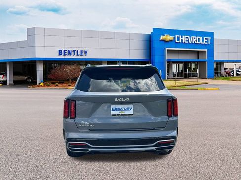 Used 2023 Kia Sorento SX image 4