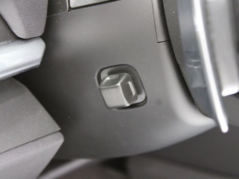 Used 2022 Chevrolet Corvette Stingray Coupe w/ 1LT image 25