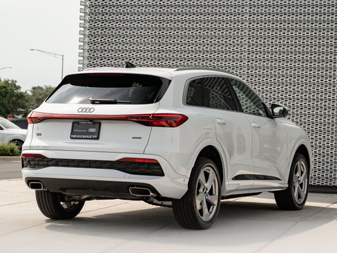 Certified 2025 Audi Q5 Premium w/ Premium Plus AWD/4WD image 4
