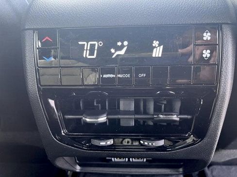 Used 2024 Jeep Grand Cherokee L Laredo AWD/4WD image 9