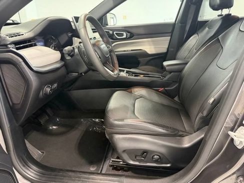 Used 2023 Jeep Compass Limited AWD/4WD image 10