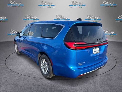New 2026 Chrysler Pacifica Select image 5