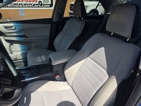Used 2017 Toyota Camry SE w/ Moonroof Package FWD image 7