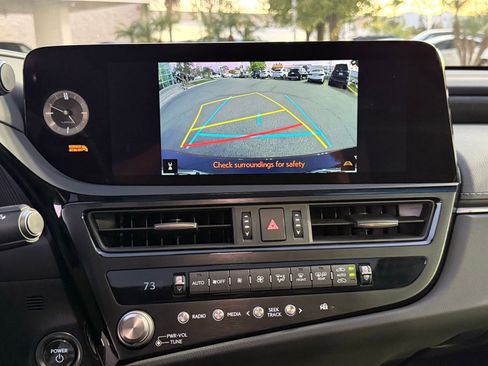 Used 2025 Lexus ES 300h 300h image 29