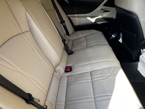 Certified 2021 Lexus ES 300h Ultra Luxury w/ Accessory Package 2 image 40