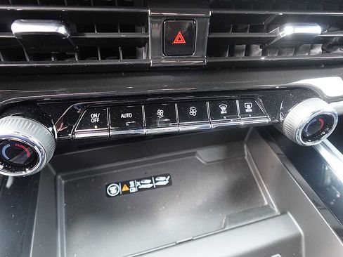 New 2025 Chevrolet Suburban Premier AWD/4WD image 21